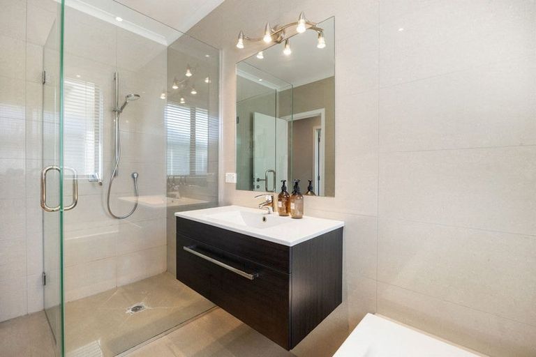 Photo of property in 14 Robieson Street, Roseneath, Wellington, 6011