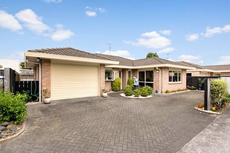 Photo of property in 357a Great South Road, Opaheke, Papakura, 2113
