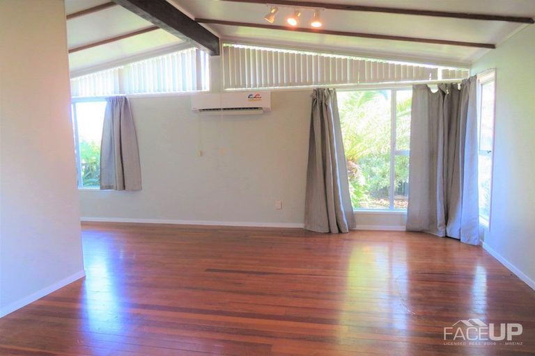 Photo of property in 15 Bellringer Road, Massey, Auckland, 0614