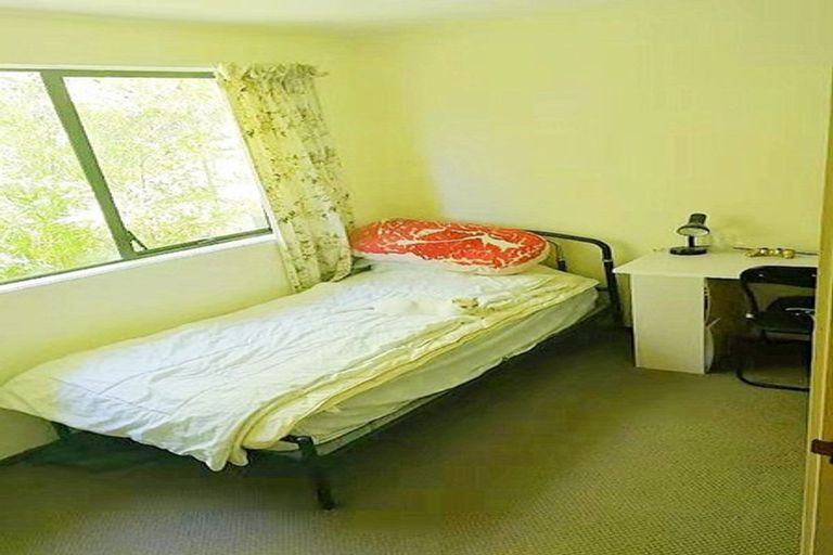 Photo of property in 6 Garner Place, Glenfield, Auckland, 0629