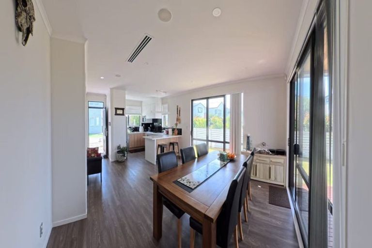 Photo of property in 11 Pihoihoi Place, Hobsonville, Auckland, 0616