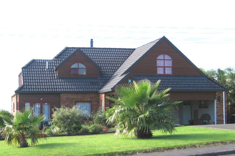 Photo of property in 124 Beach Road, Te Atatu Peninsula, Auckland, 0610