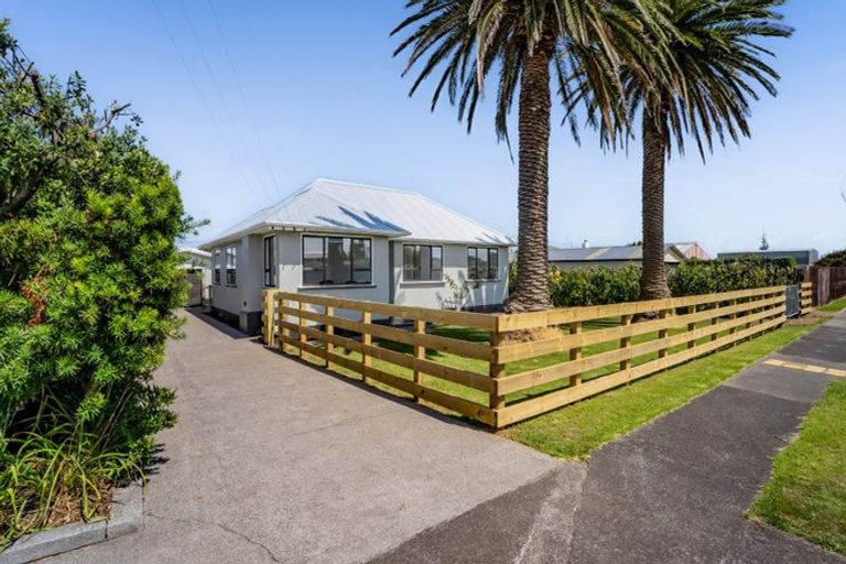 Photo of property in 80 Gisborne Terrace, Opunake, 4616