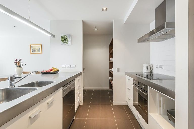 Photo of property in Piermont Apartments, 2a/82 Cable Street, Te Aro, Wellington, 6011