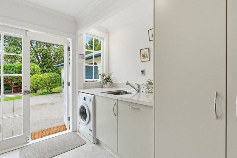 Photo of property in 3 Selwyn Crescent, College Estate, Whanganui, 4500