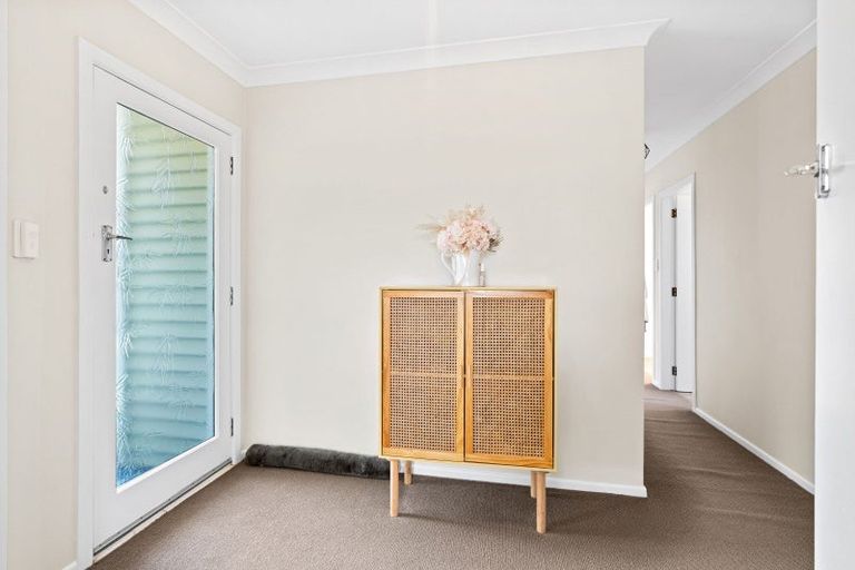 Photo of property in 10 Highbury Drive, Levin, 5510