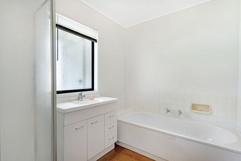 Photo of property in 70 Sandspit Road, Waiuku, 2123