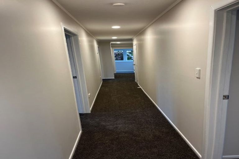 Photo of property in 8 Waiari Road, Conifer Grove, Takanini, 2112