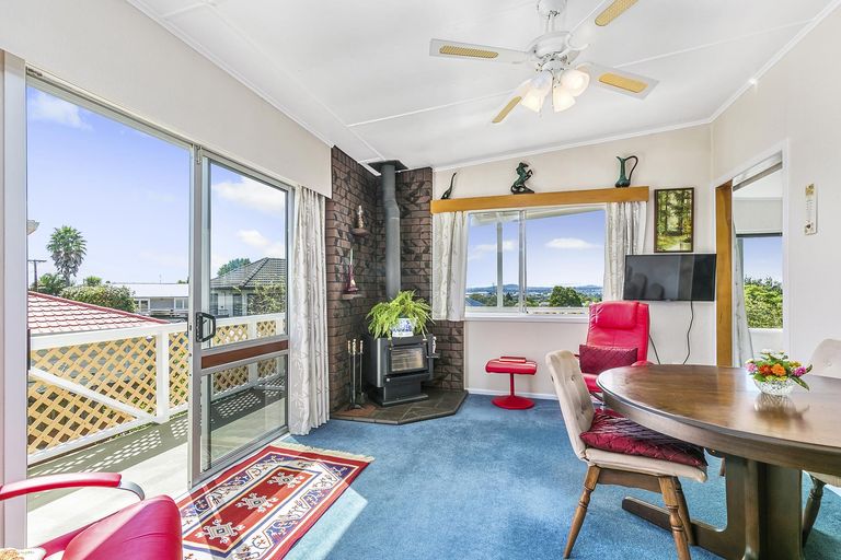 Photo of property in 193 Te Atatu Road, Te Atatu South, Auckland, 0610