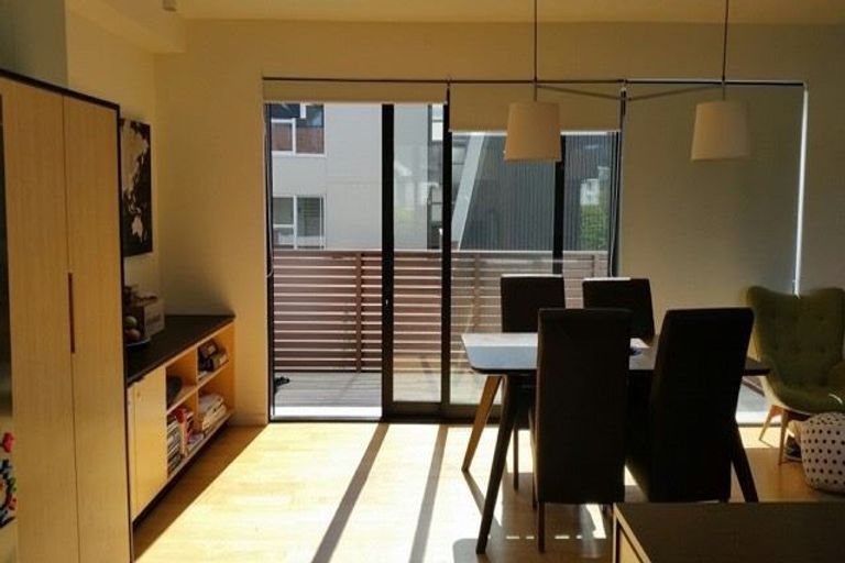 Photo of property in 76 Brougham Street, Mount Victoria, Wellington, 6011