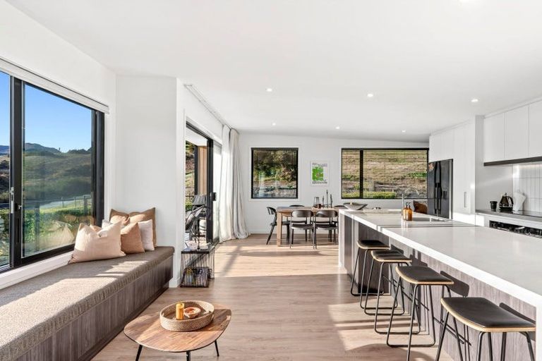 Photo of property in 33 Kirimoko Crescent, Wanaka, 9305