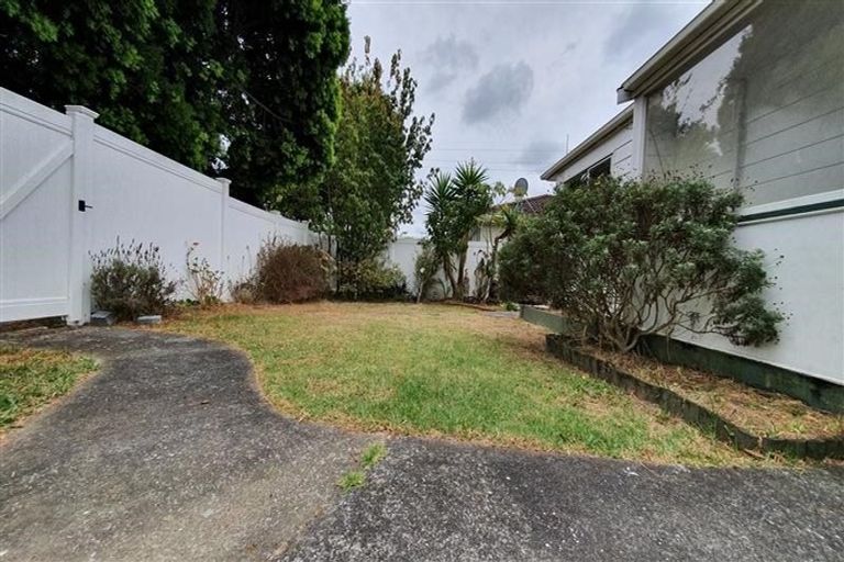 Photo of property in 45 Lynn Road, Bayview, Auckland, 0629