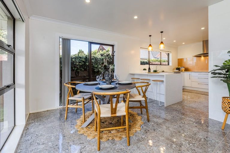 Photo of property in 7 Zenith Place, Conifer Grove, Takanini, 2112