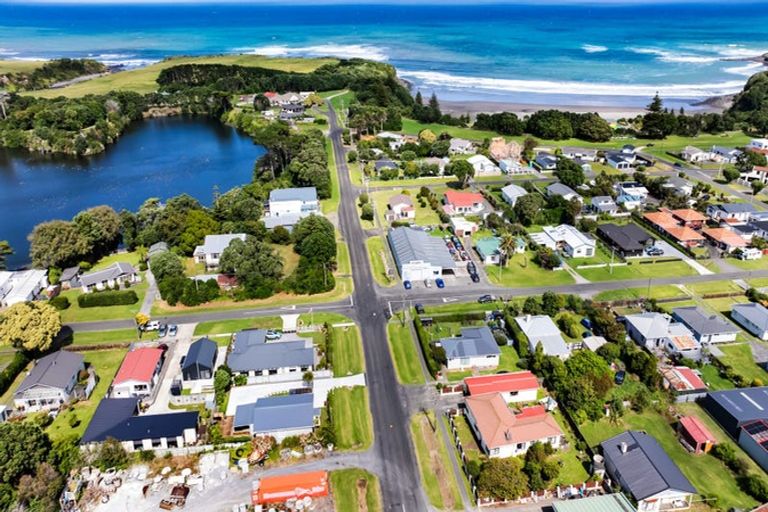 Photo of property in 23 Layard Street, Opunake, 4616