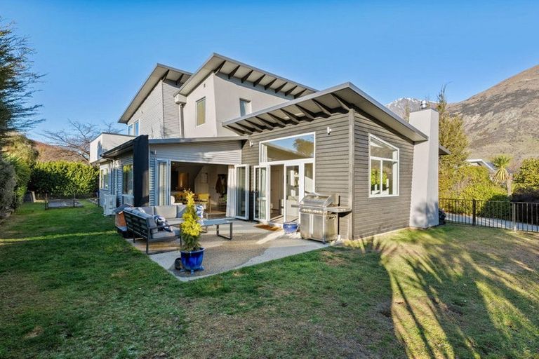 Photo of property in 3 Rere Road, Lake Hayes, Queenstown, 9304