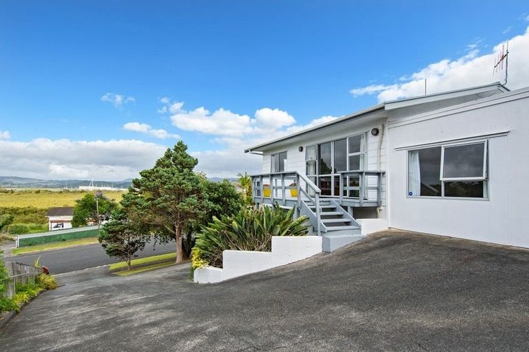 Photo of property in 39 Raumati Crescent, Onerahi, Whangarei, 0110