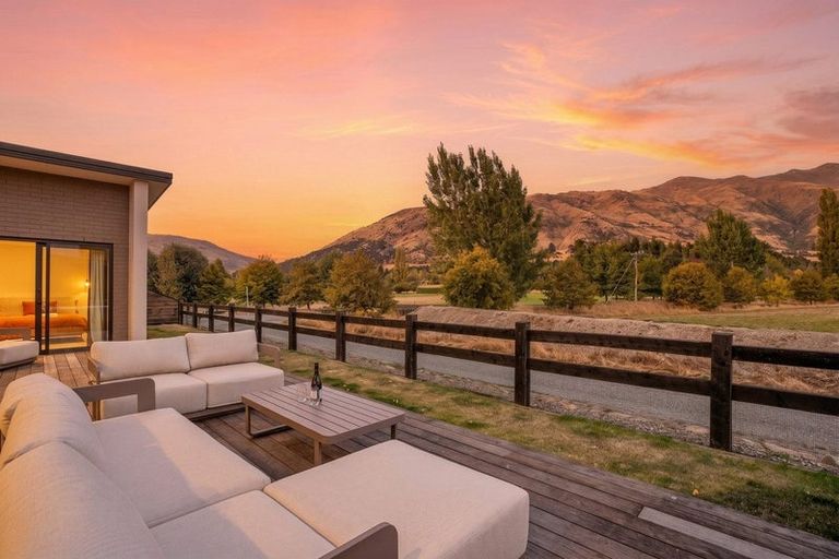 Photo of property in 3 Kamana Rise, Wanaka, 9382