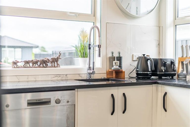 Photo of property in 28 Fenwick Crescent, Wallaceville, Upper Hutt, 5018