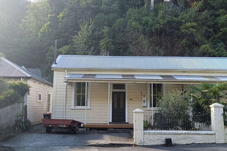 Photo of property in 121-123 Shakespeare Road, Bluff Hill, Napier, 4110