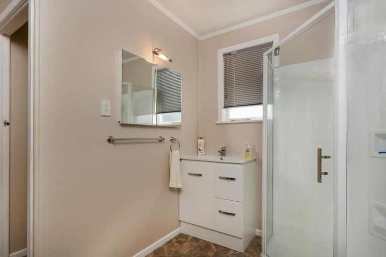 Photo of property in 1/3 Taikata Road, Te Atatu Peninsula, Auckland, 0610