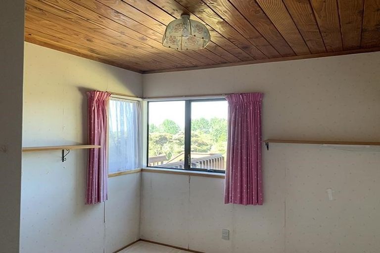 Photo of property in 15 Te Henga Road, Waitakere, Henderson, 0781