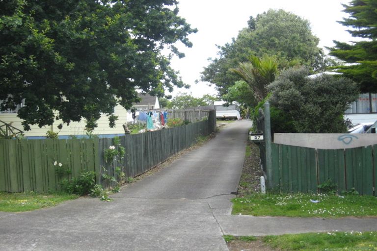 Photo of property in 37 Frobisher Way, Clendon Park, Auckland, 2103