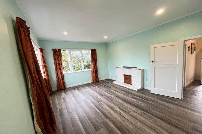 Photo of property in 1 Wavell Street, Karori, Wellington, 6012