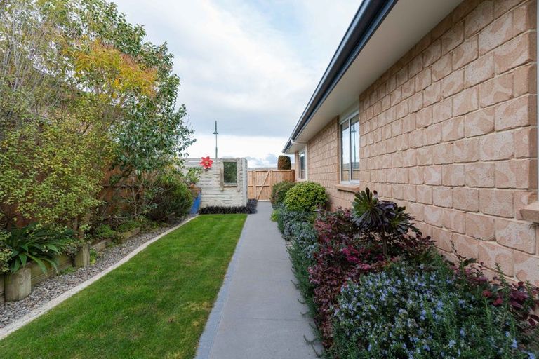 Photo of property in 35 Masefield Terrace, Kelvin Grove, Palmerston North, 4414