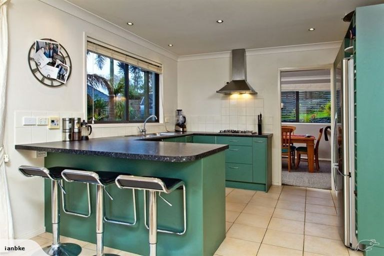 Photo of property in 32 Chadlington Avenue, Henderson, Auckland, 0612