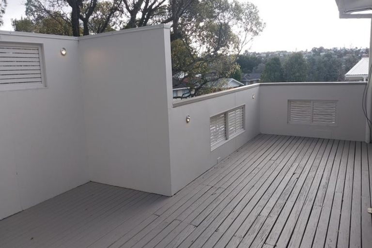 Photo of property in 1/5 Kathleen Street, Totara Vale, Auckland, 0627