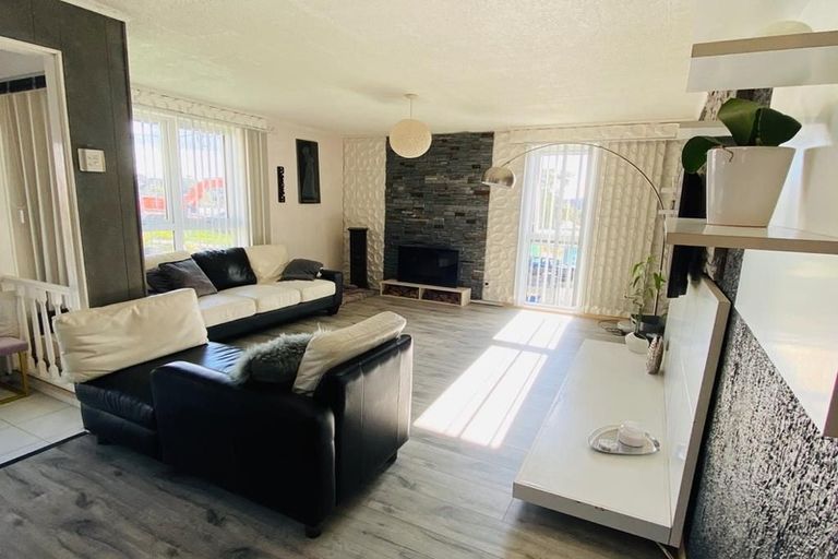 Photo of property in 17 Taurus Crescent, Beach Haven, Auckland, 0626