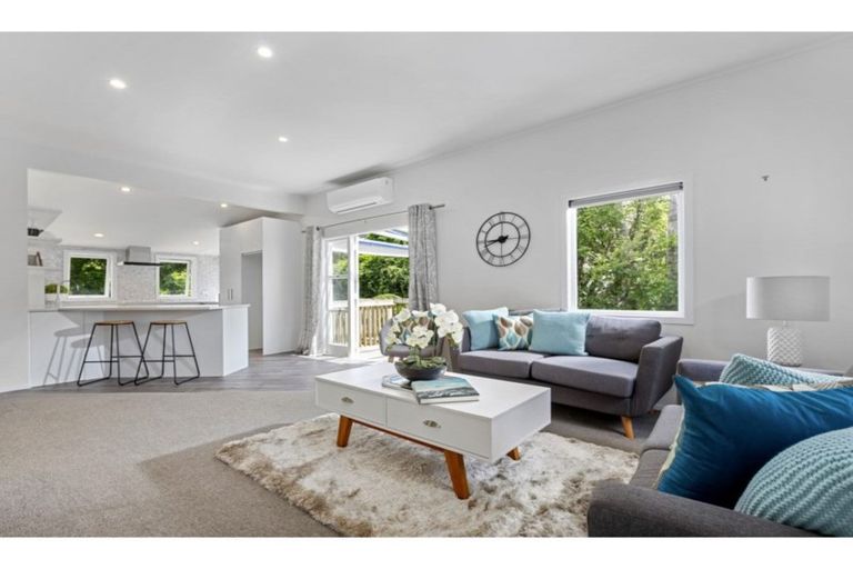 Photo of property in 1/5 Scarlock Avenue, Browns Bay, Auckland, 0630