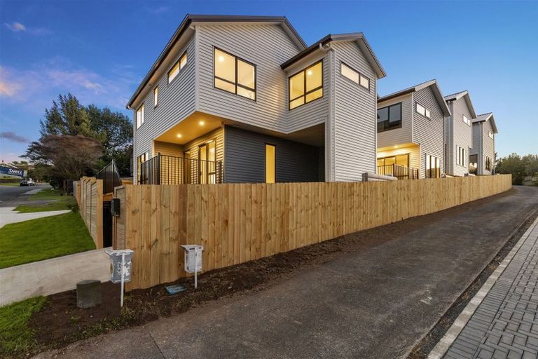 Photo of property in 51a Reynella Drive, Massey, Auckland, 0614