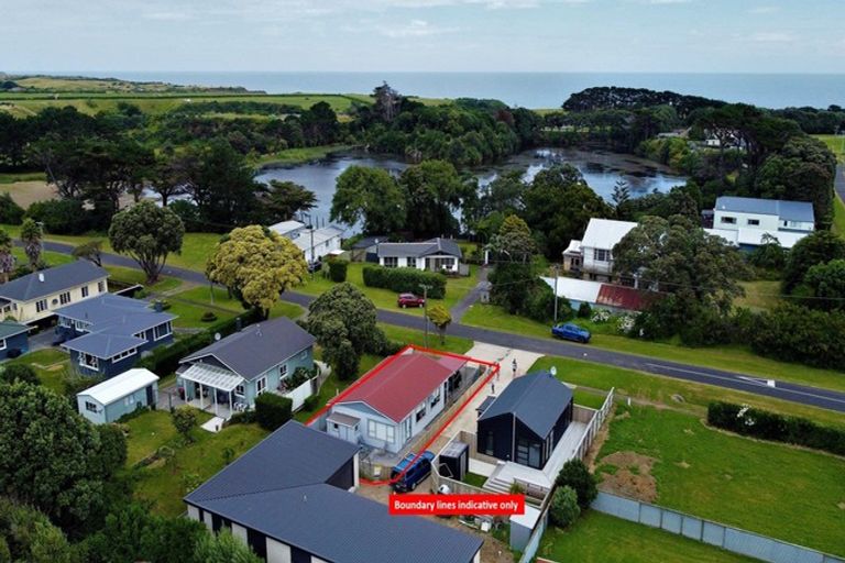 Photo of property in 9 Domett Street, Opunake, 4616