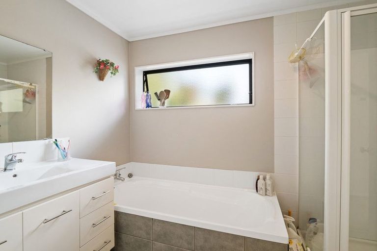 Photo of property in 2/49 Carlisle Road, Torbay, Auckland, 0630