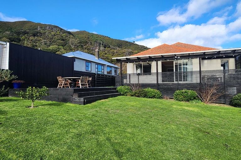 Photo of property in 184 Whites Line East, Waiwhetu, Lower Hutt, 5010