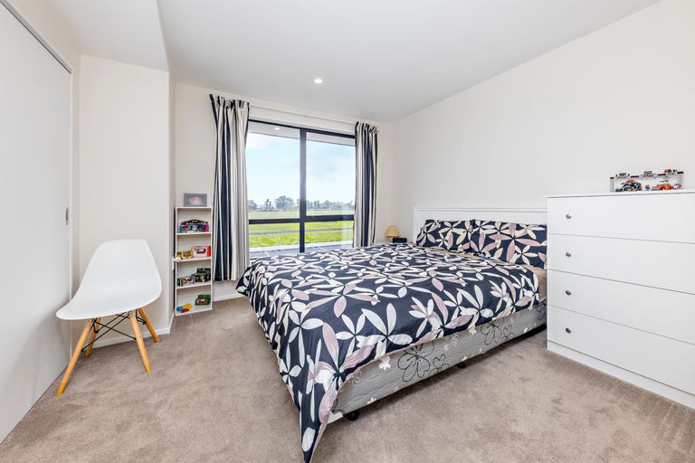 Photo of property in 43 Walsh Road, Papakura, 2110