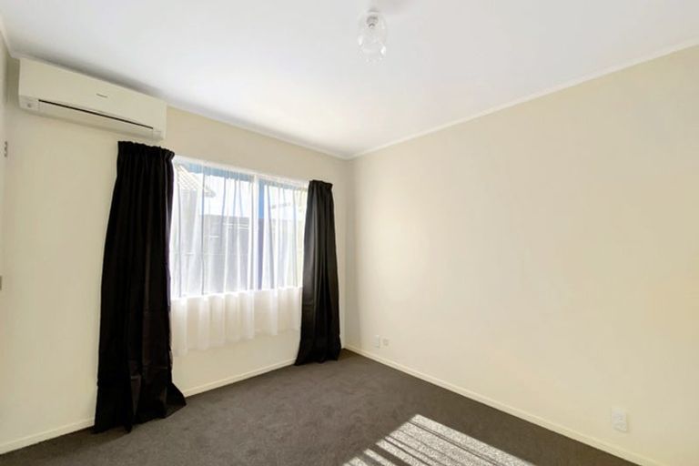 Photo of property in 4/390 West Coast Road, Glen Eden, Auckland, 0602