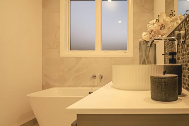 Photo of property in 60 Atlantic Drive, Fitzherbert, Palmerston North, 4410