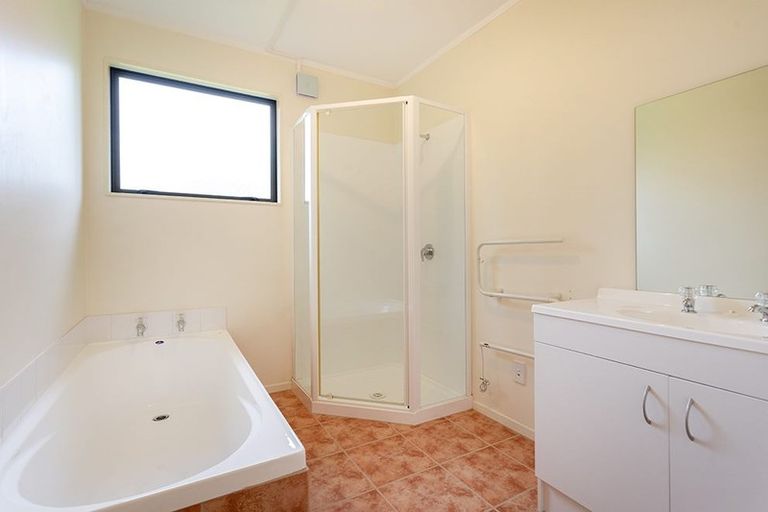 Photo of property in 5 Titchener Street, New Lynn, Auckland, 0600