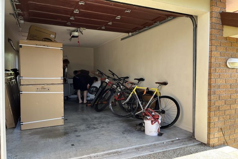 Photo of property in 9 Ballyroney Place, East Tamaki, Auckland, 2013