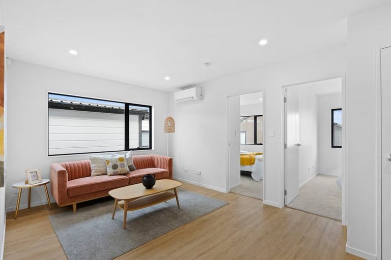 Photo of property in 6/90 Picasso Drive, West Harbour, Auckland, 0618