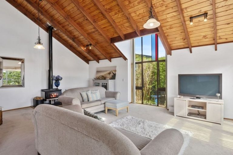 Photo of property in 2/85 Castor Bay Road, Castor Bay, Auckland, 0620