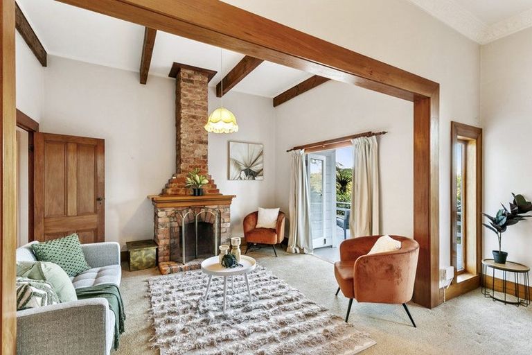 Photo of property in 61 Garden Road, Northland, Wellington, 6012