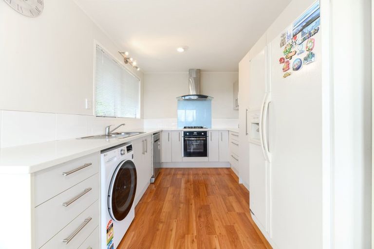 Photo of property in 59 Sunset Road, Totara Vale, Auckland, 0632