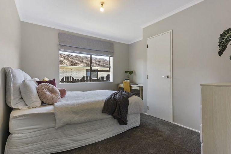 Photo of property in 2/74 Pah Road, Papatoetoe, Auckland, 2025