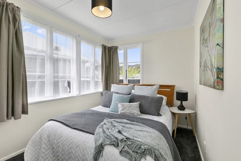 Photo of property in 16 Shearer Crescent, Naenae, Lower Hutt, 5011