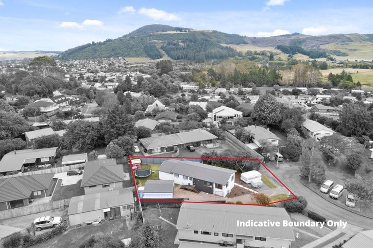 Photo of property in 8 Taurus Place, Kawaha Point, Rotorua, 3010