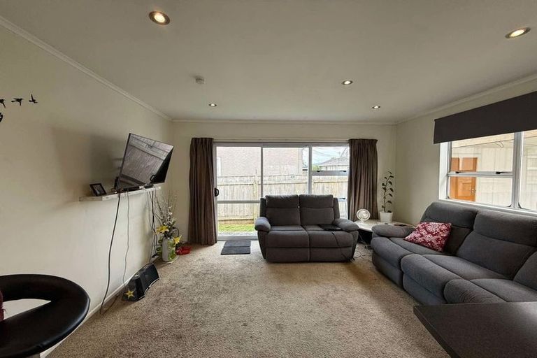 Photo of property in 2/8 Wilford Street, Wallaceville, Upper Hutt, 5018