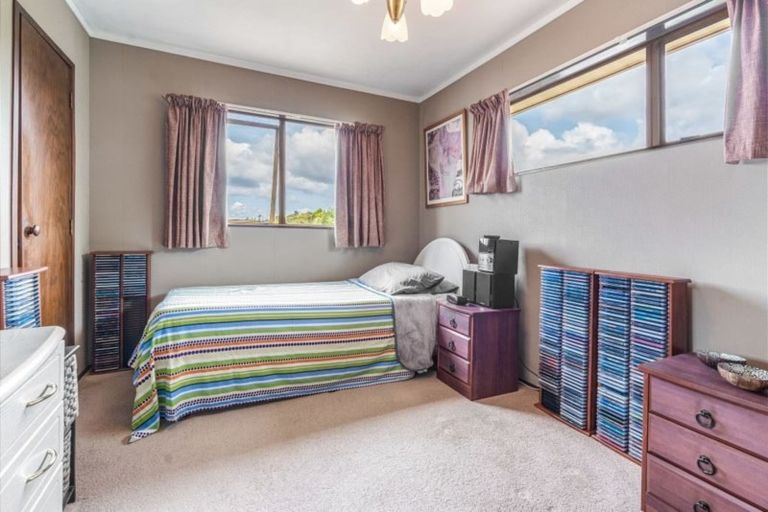 Photo of property in 134 Chelsea View Drive, Chatswood, Auckland, 0626